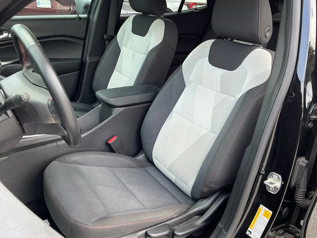 Used 2024 Chevrolet Trax RS FWD image 33