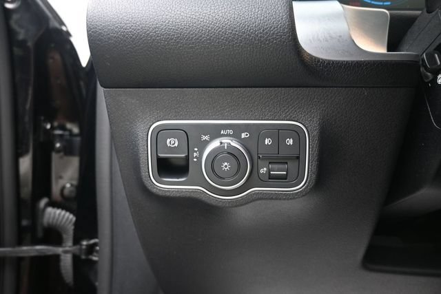 Used 2022 Mercedes-Benz GLB 250 4MATIC image 20