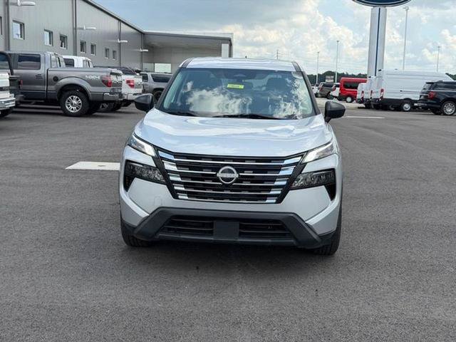 Used 2024 Nissan Rogue S FWD image 2