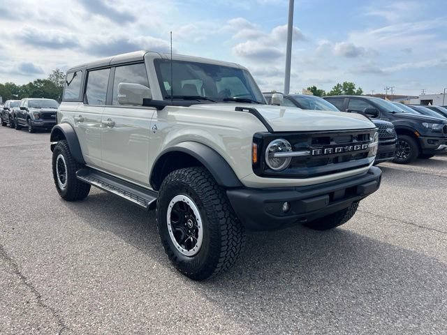 Certified 2025 Ford Bronco Outer Banks w/ Sasquatch Package AWD/4WD image 2