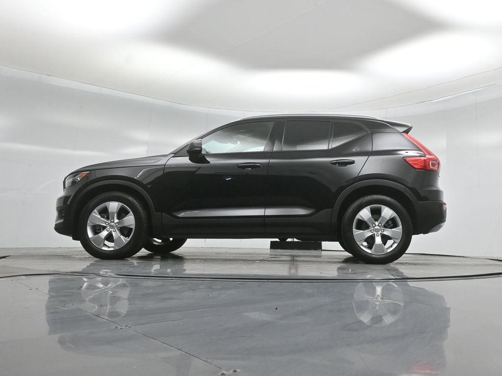 Used 2022 Volvo XC40 T5 Momentum image 50