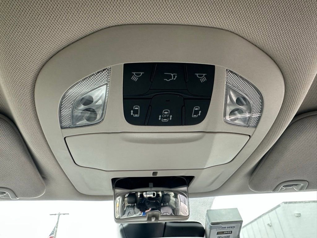 Used 2023 Chrysler Pacifica Touring-L image 16