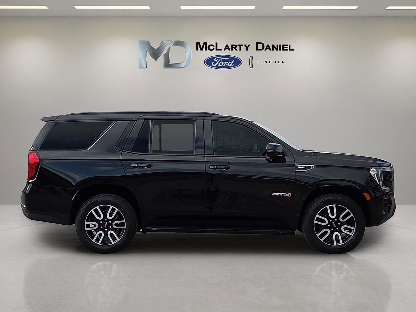 Used 2023 GMC Yukon AT4 image 6