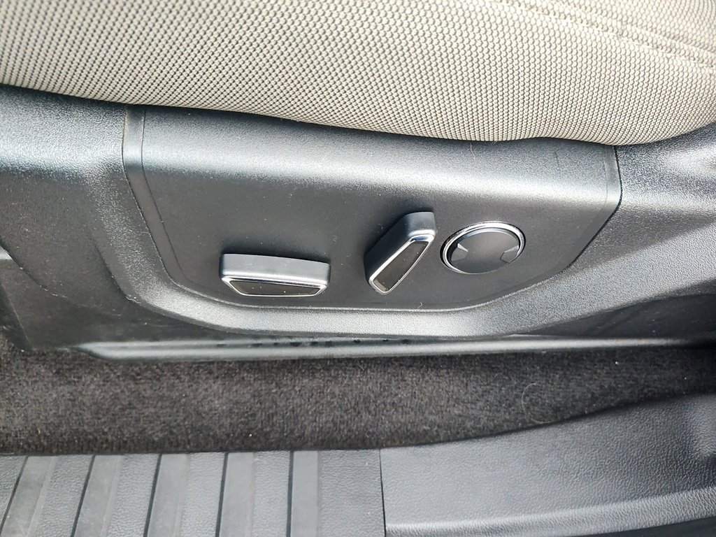 Certified 2018 Ford F150 XLT w/ Equipment Group 302A Luxury image 30