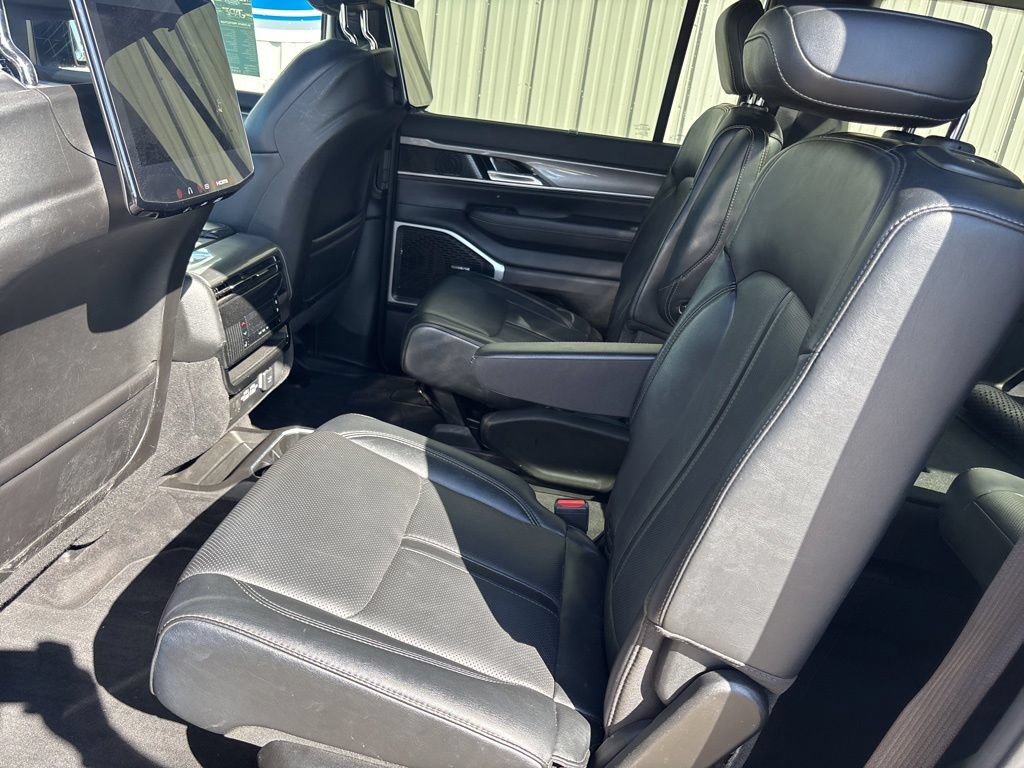 Used 2022 Jeep Wagoneer Series II AWD/4WD image 27