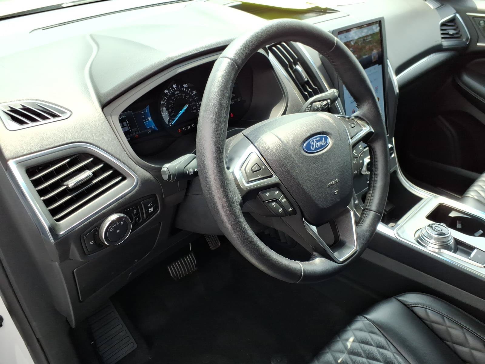 Certified 2024 Ford Edge Titanium AWD/4WD image 17