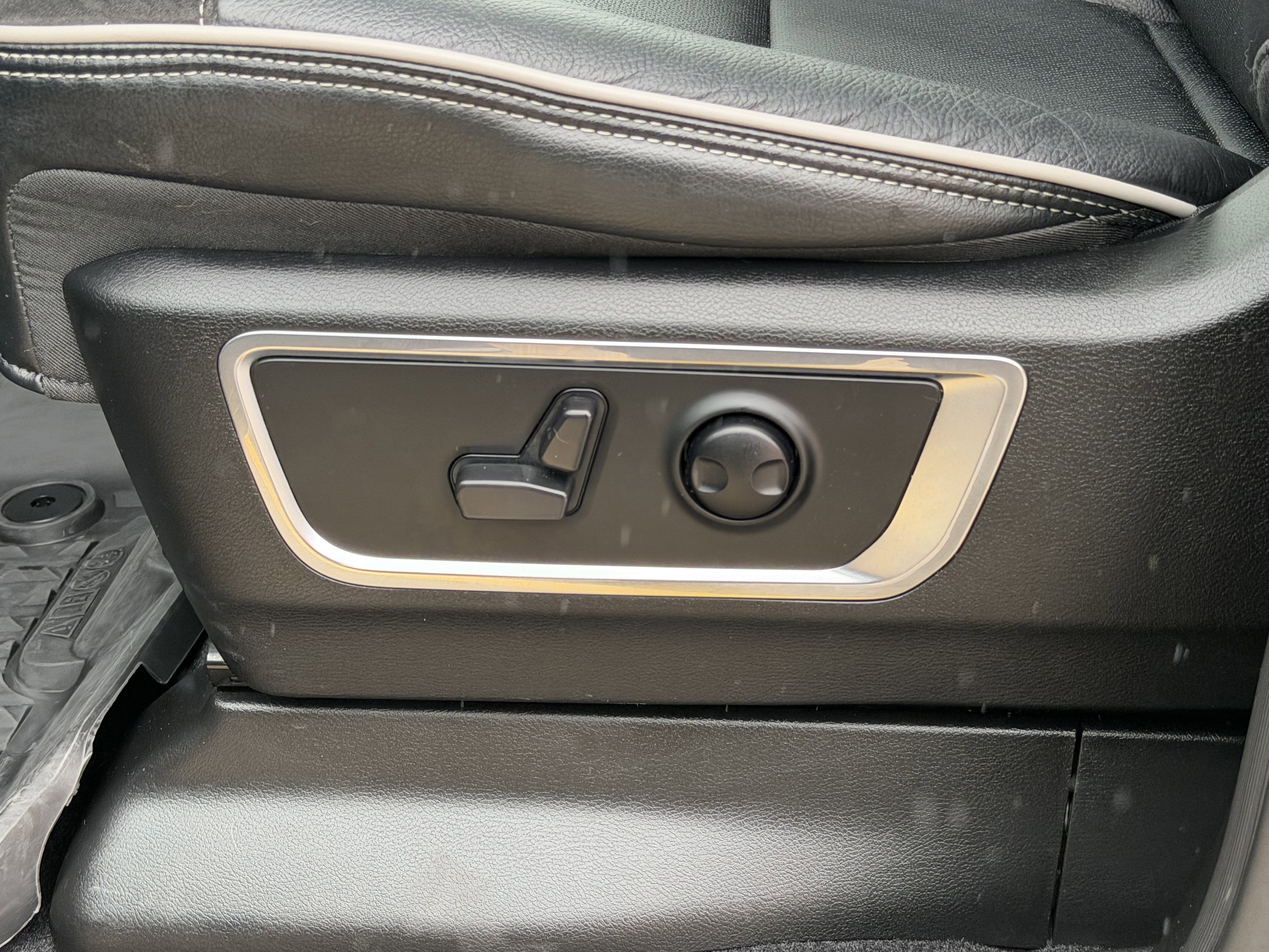 Used 2025 RAM 1500 Laramie w/ Laramie Southwest Edition image 21