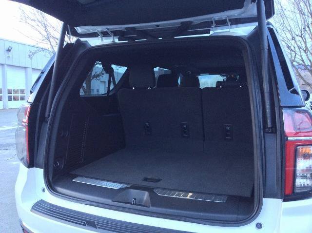 Used 2023 Chevrolet Suburban Premier image 28