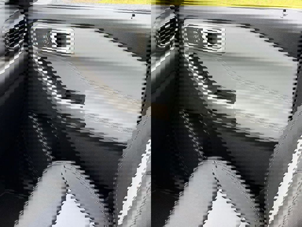 Certified 2022 Ford Explorer XLT w/ Equipment Group 202A image 34