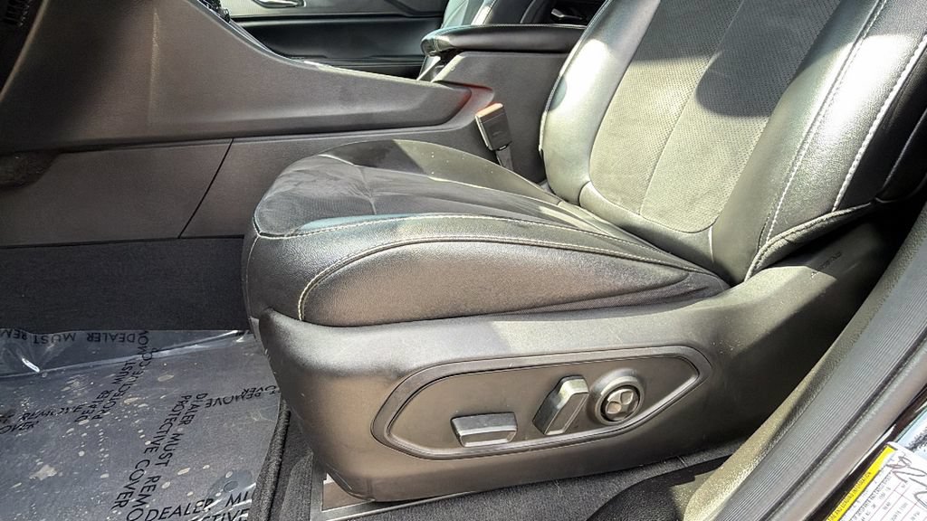 Used 2024 Jeep Grand Cherokee L Altitude RWD image 22