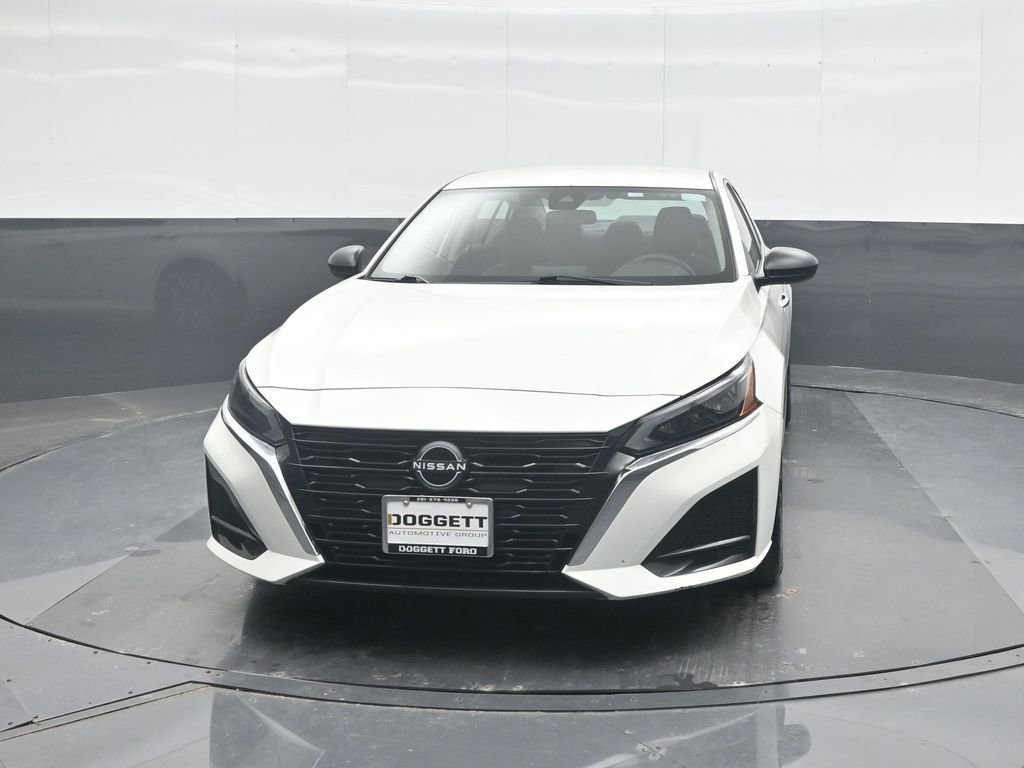 Used 2025 Nissan Altima 2.5 SV FWD image 2