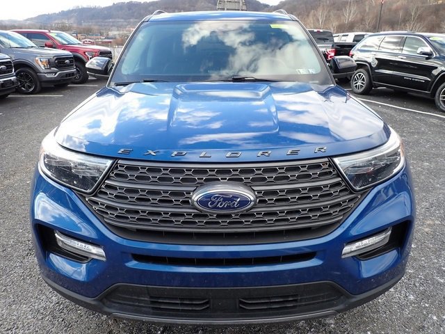 Certified 2022 Ford Explorer XLT w/ Equipment Group 202A image 8