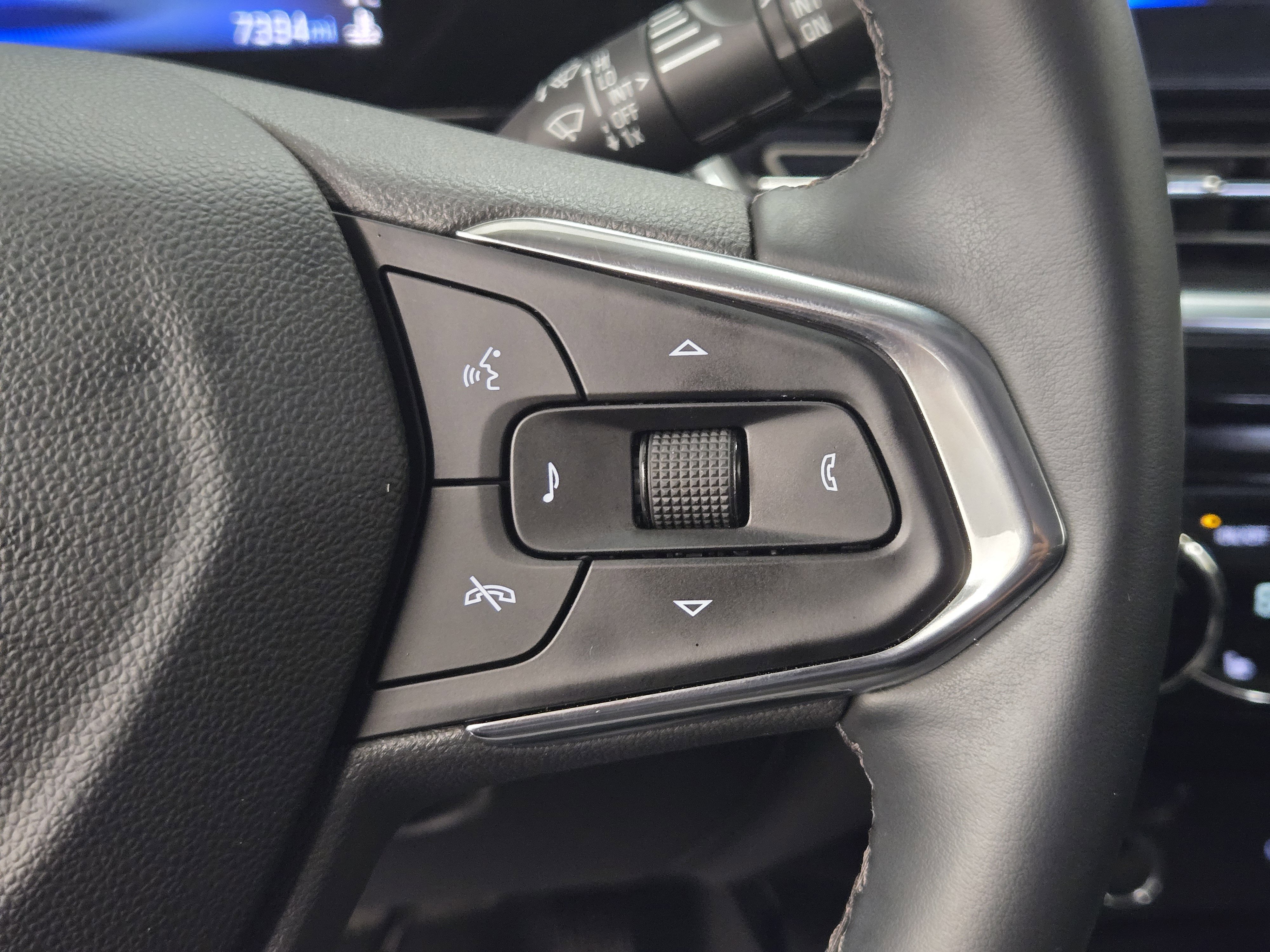 Used 2025 Chevrolet Trax ACTIV FWD image 29