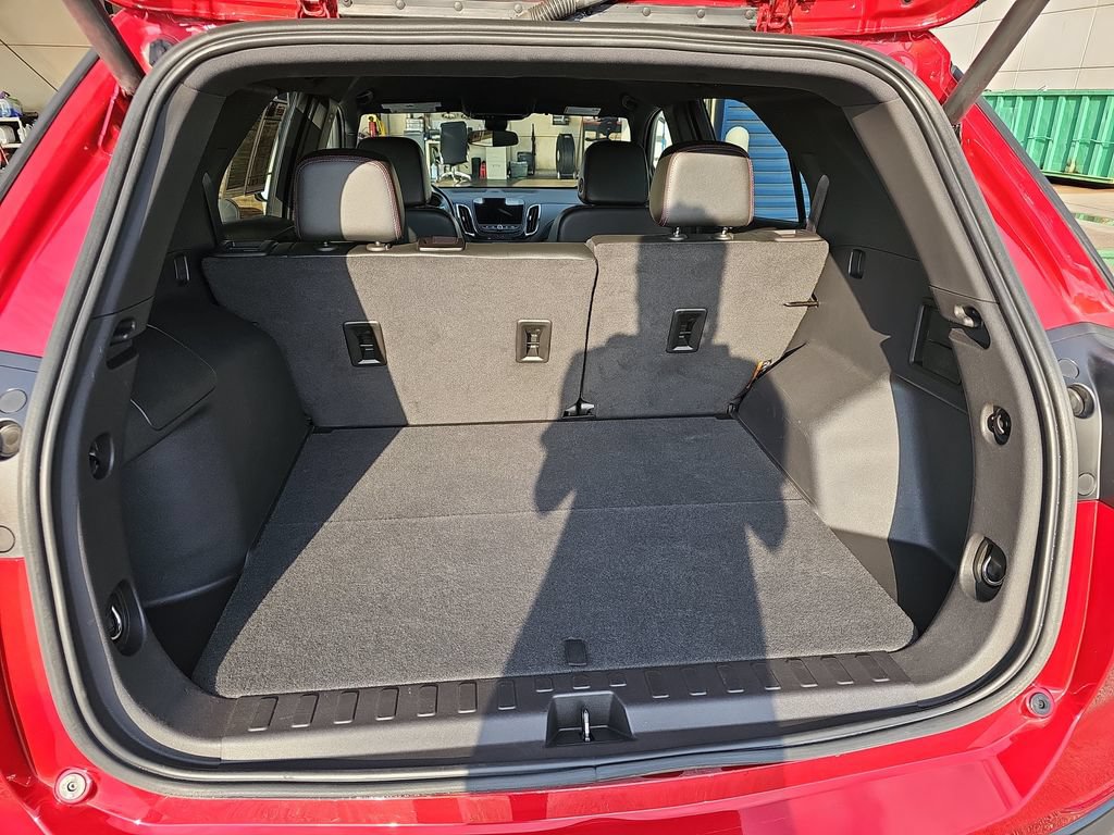Used 2024 Chevrolet Equinox RS w/ RS Leather Package FWD image 12