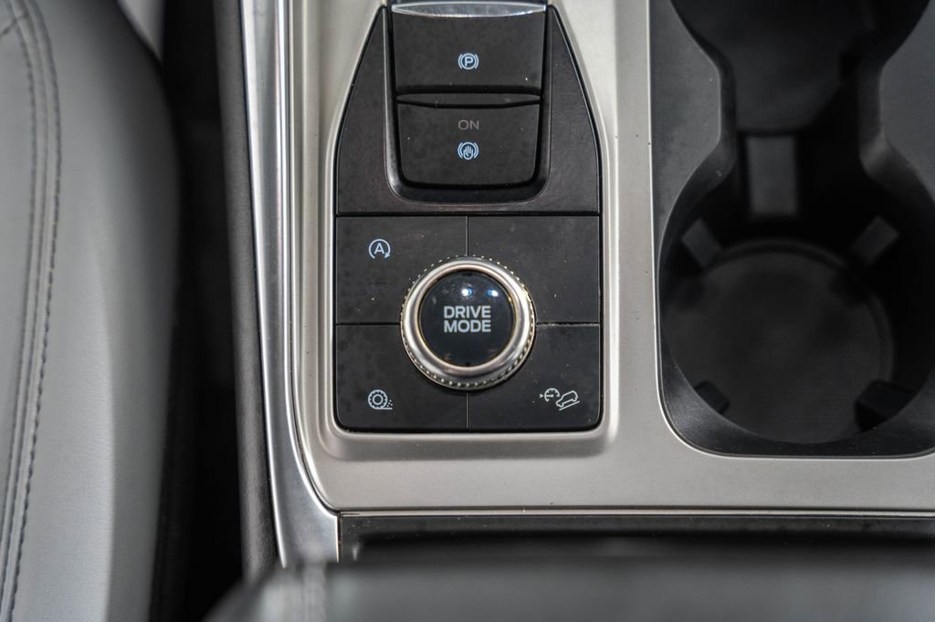 Certified 2021 Ford Explorer XLT w/ Equipment Group 202A image 29