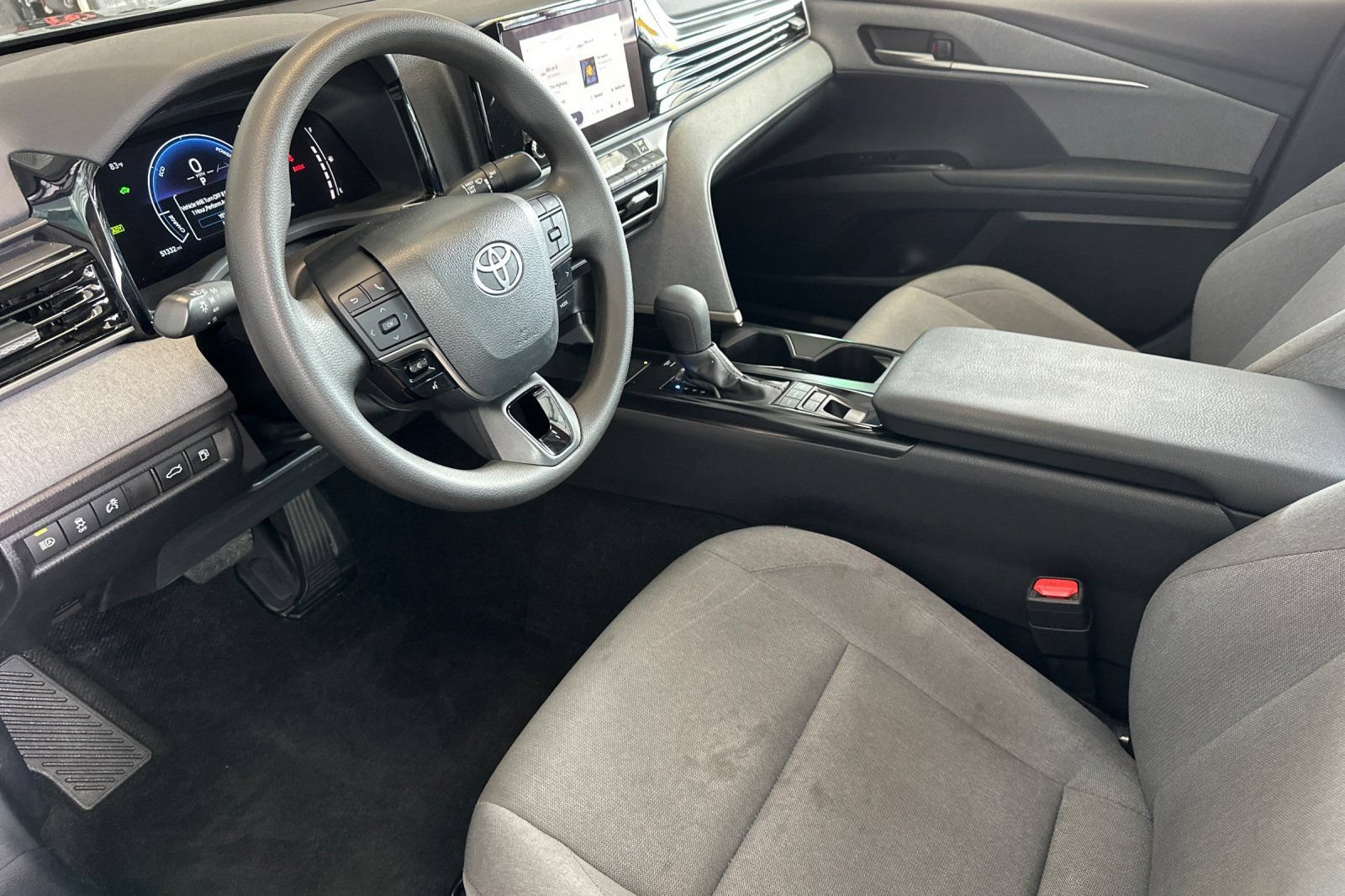 Used 2025 Toyota Camry LE FWD image 13