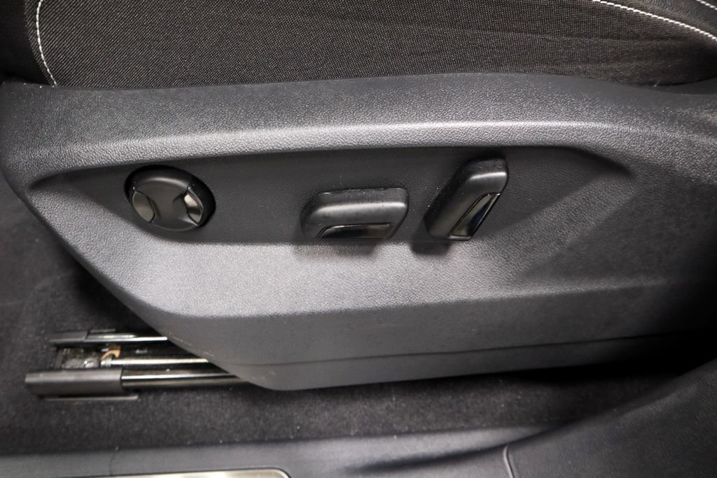 Used 2025 Volkswagen Atlas SE FWD image 25