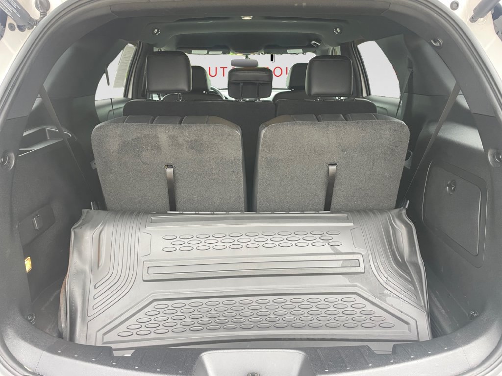 Certified 2017 Ford Explorer XLT w/ Equipment Group 202A AWD/4WD image 16