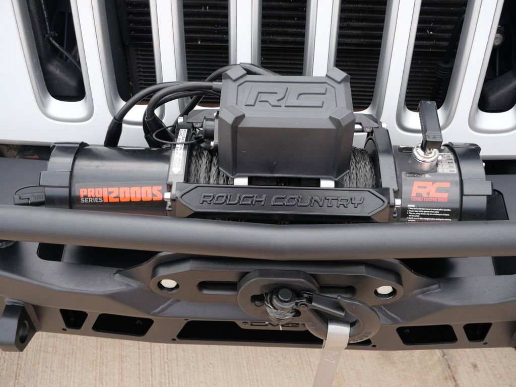 Used 2017 Jeep Wrangler Unlimited Sahara AWD/4WD image 8