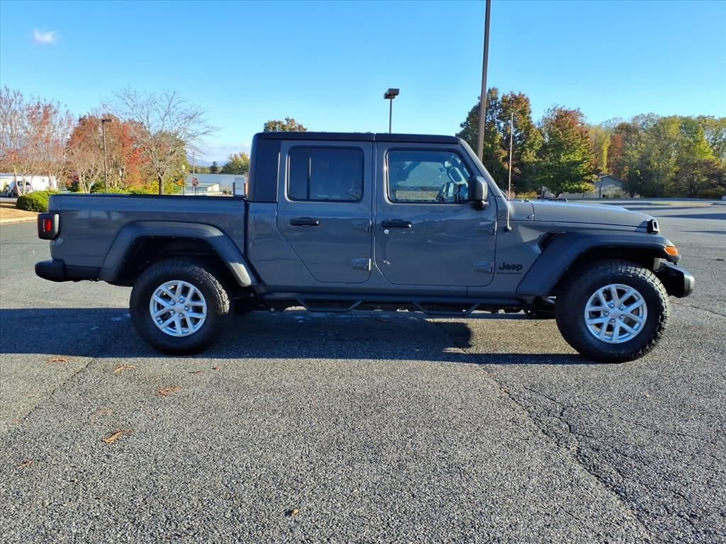 Used 2023 Jeep Gladiator Sport image 5