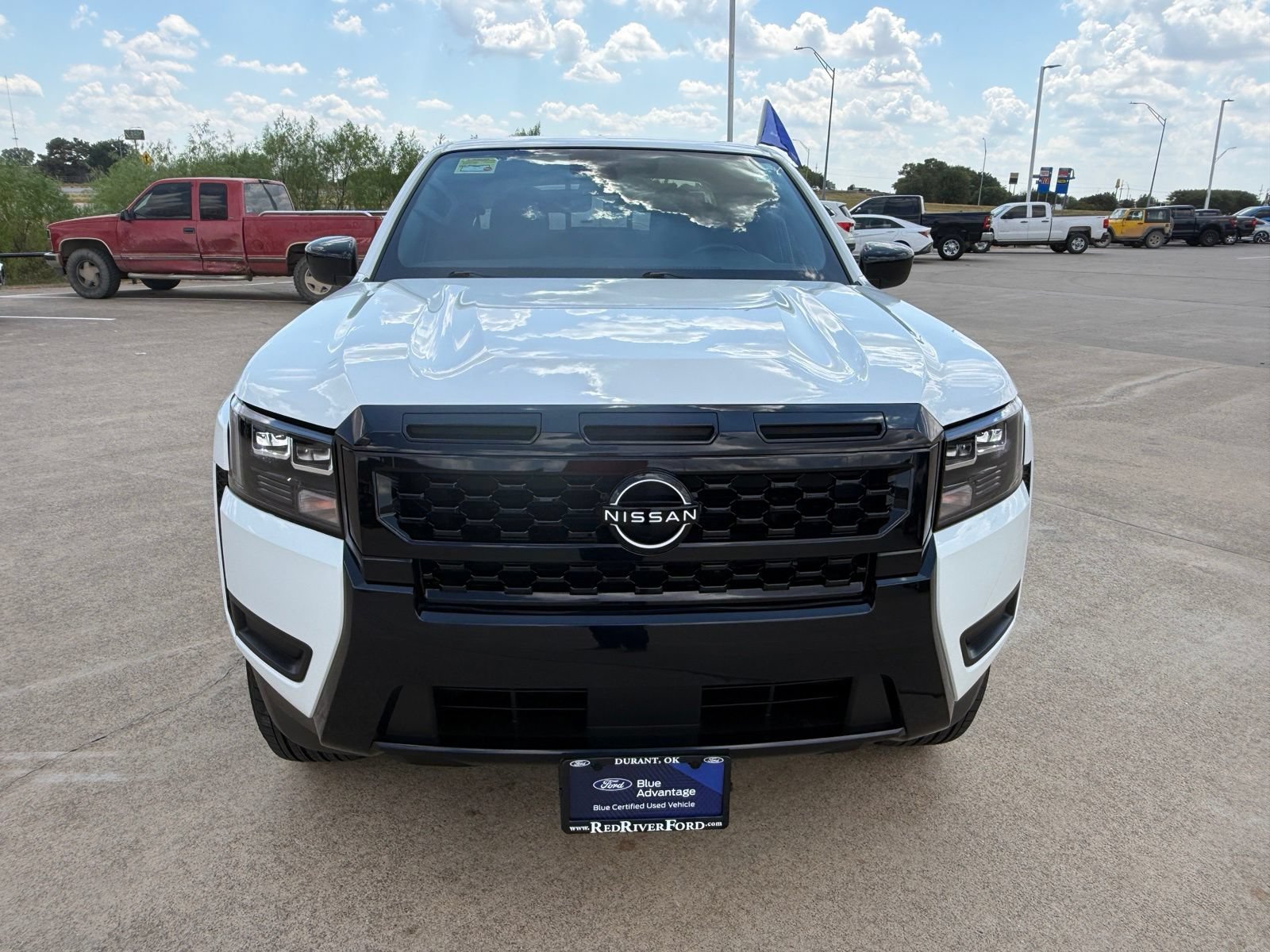 Used 2026 Nissan Frontier SV w/ Tow Package RWD image 2