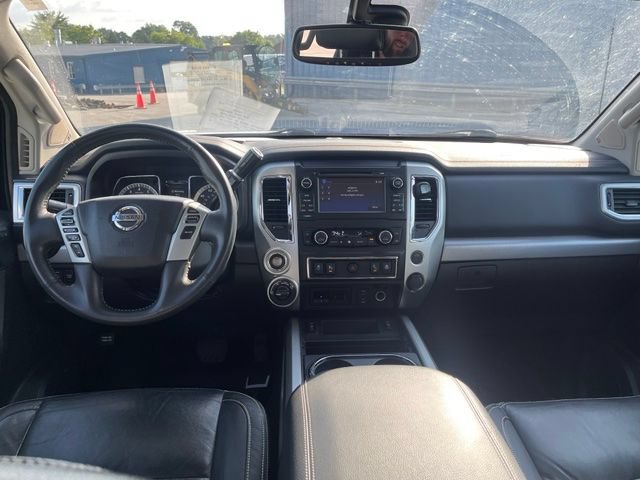 Used 2018 Nissan Titan PRO-4X w/ Pro-4x Convenience Package AWD/4WD image 3
