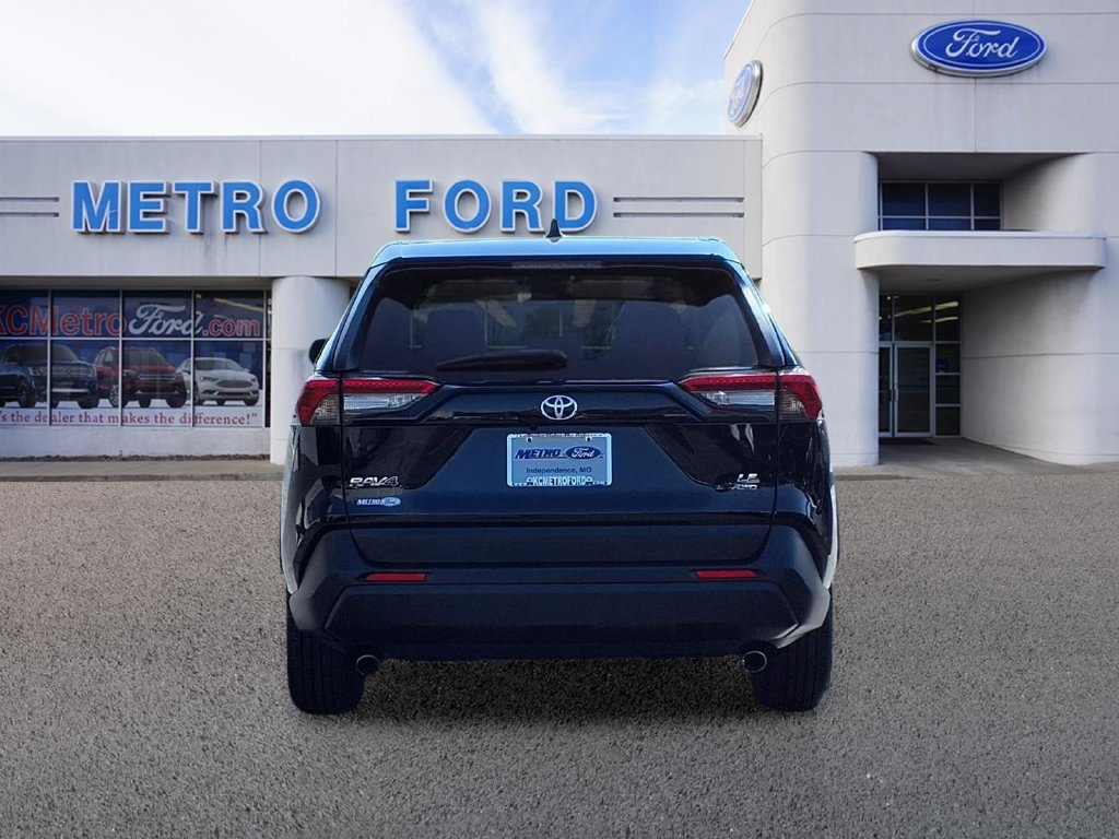 Used 2025 Toyota RAV4 LE AWD/4WD image 4