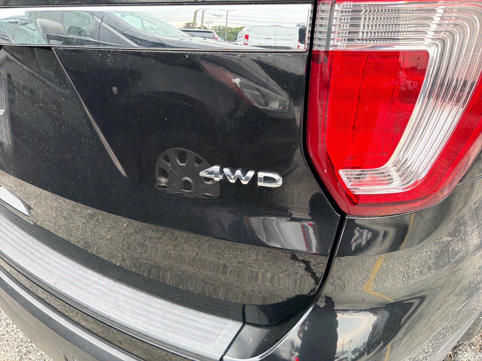 Certified 2019 Ford Explorer XLT w/ Equipment Group 202A AWD/4WD image 7