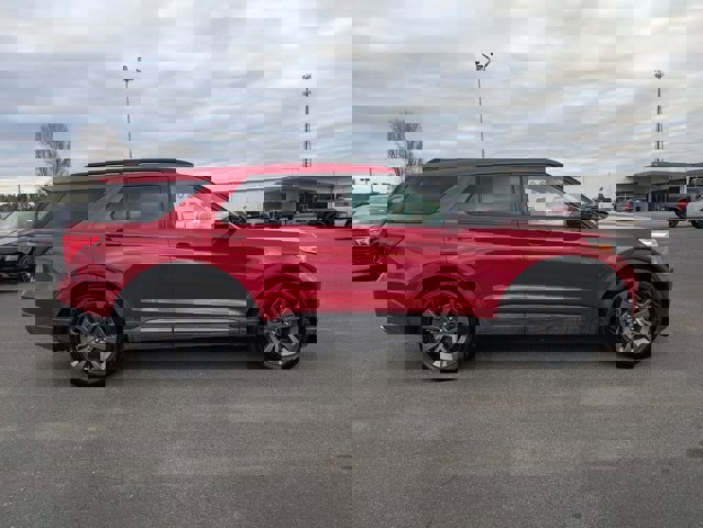 Certified 2022 Ford Explorer XLT w/ Equipment Group 202A image 3