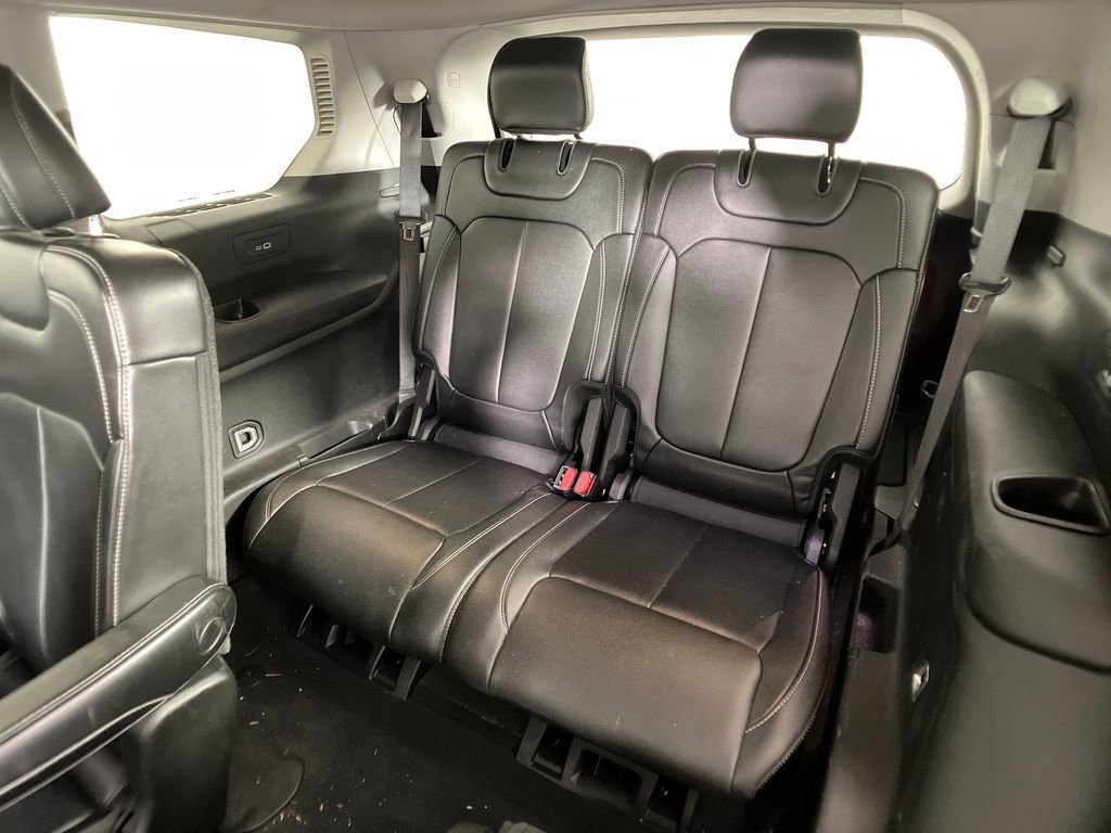 Used 2023 Jeep Grand Cherokee L Limited w/ Black Appearance Package image 32