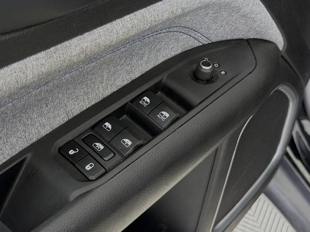 Used 2024 Jeep Compass Latitude AWD/4WD image 21