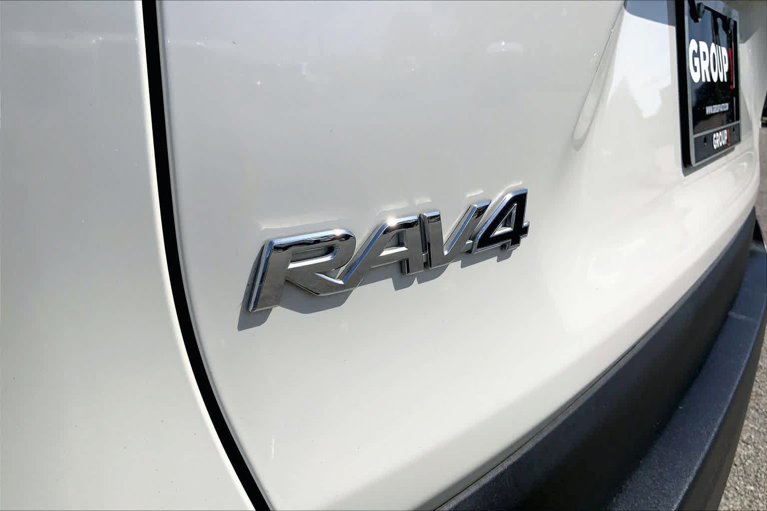 Used 2022 Toyota RAV4 XLE Premium FWD image 31