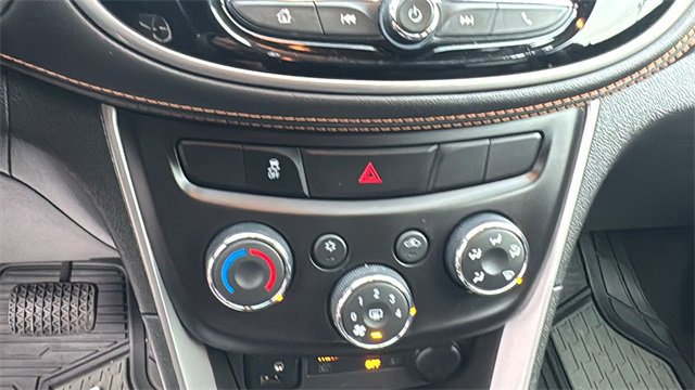 Used 2021 Chevrolet Trax LT w/ Driver Confidence Package image 26