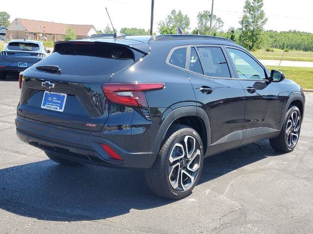 Used 2025 Chevrolet Trax RS FWD image 4