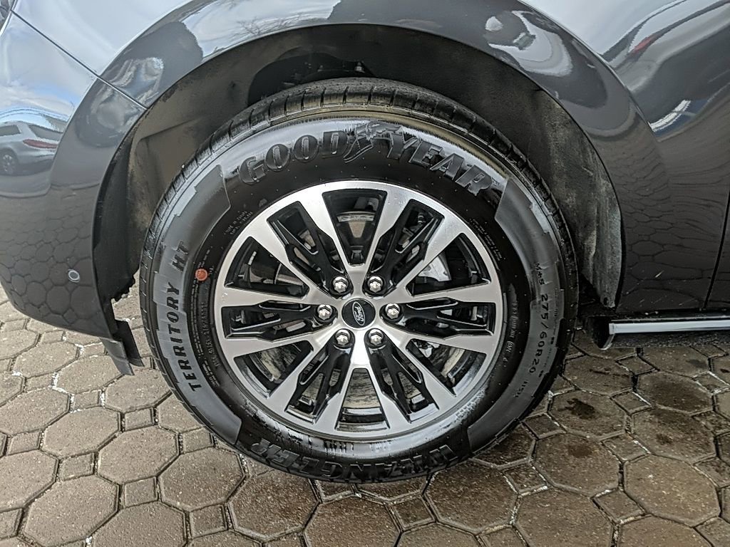 Certified 2025 Ford Expedition Max Platinum image 11