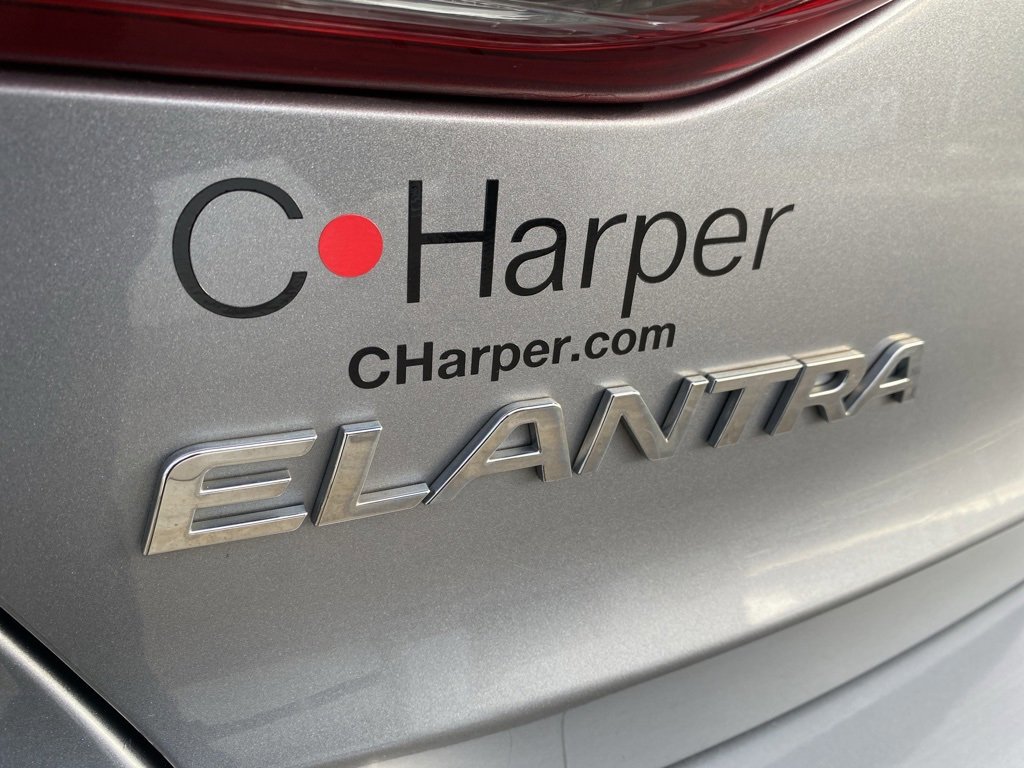 Used 2017 Hyundai Elantra SE image 14