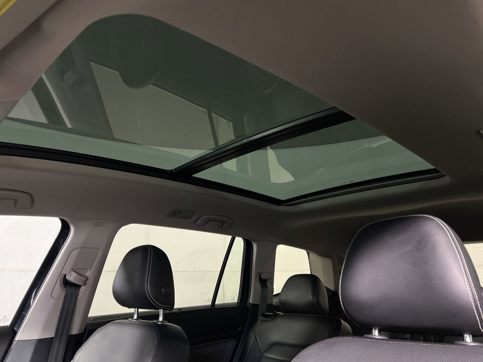 Used 2022 Volkswagen Atlas SEL Premium image 24