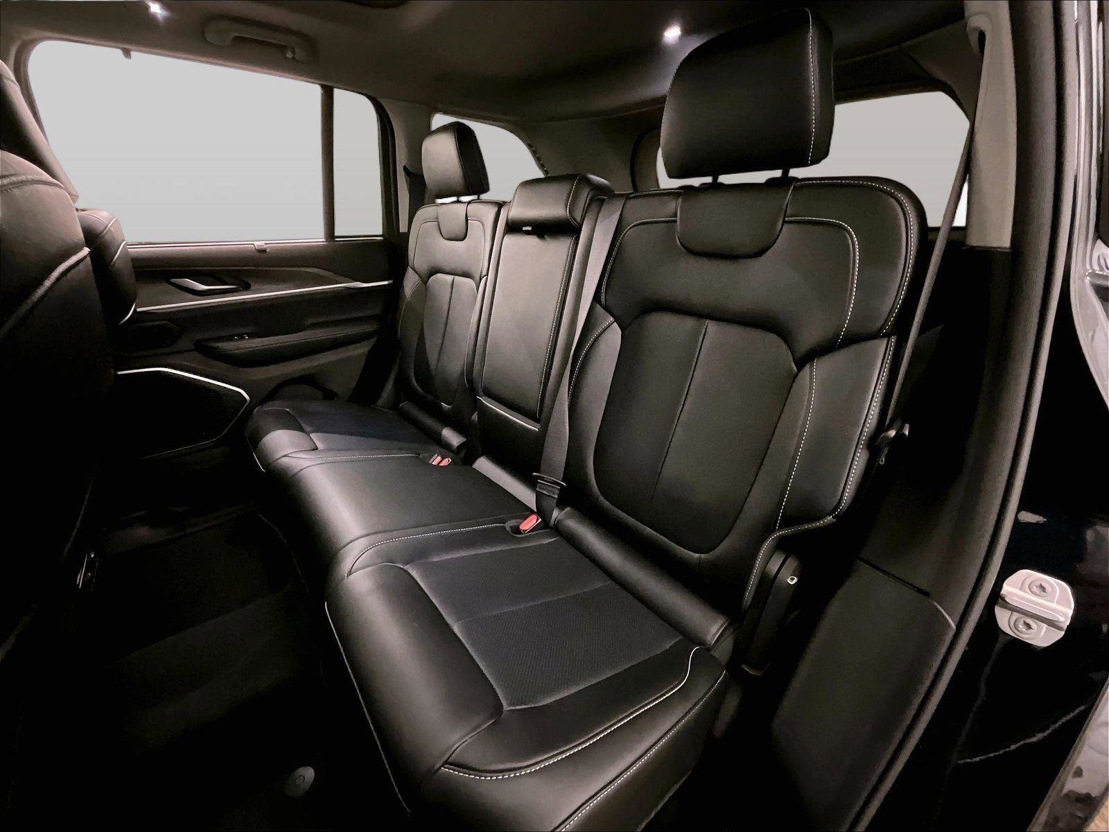 Used 2022 Jeep Grand Cherokee Limited 4xe w/ Luxury Tech Group II AWD/4WD image 25