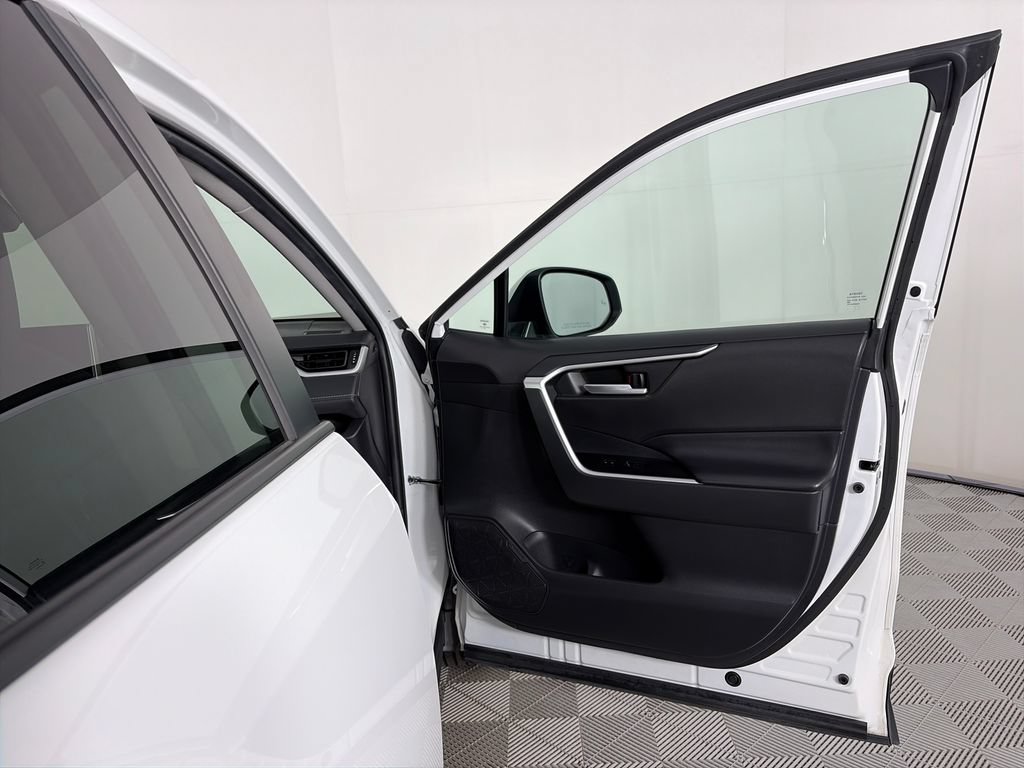 Used 2024 Toyota RAV4 XLE AWD/4WD image 29