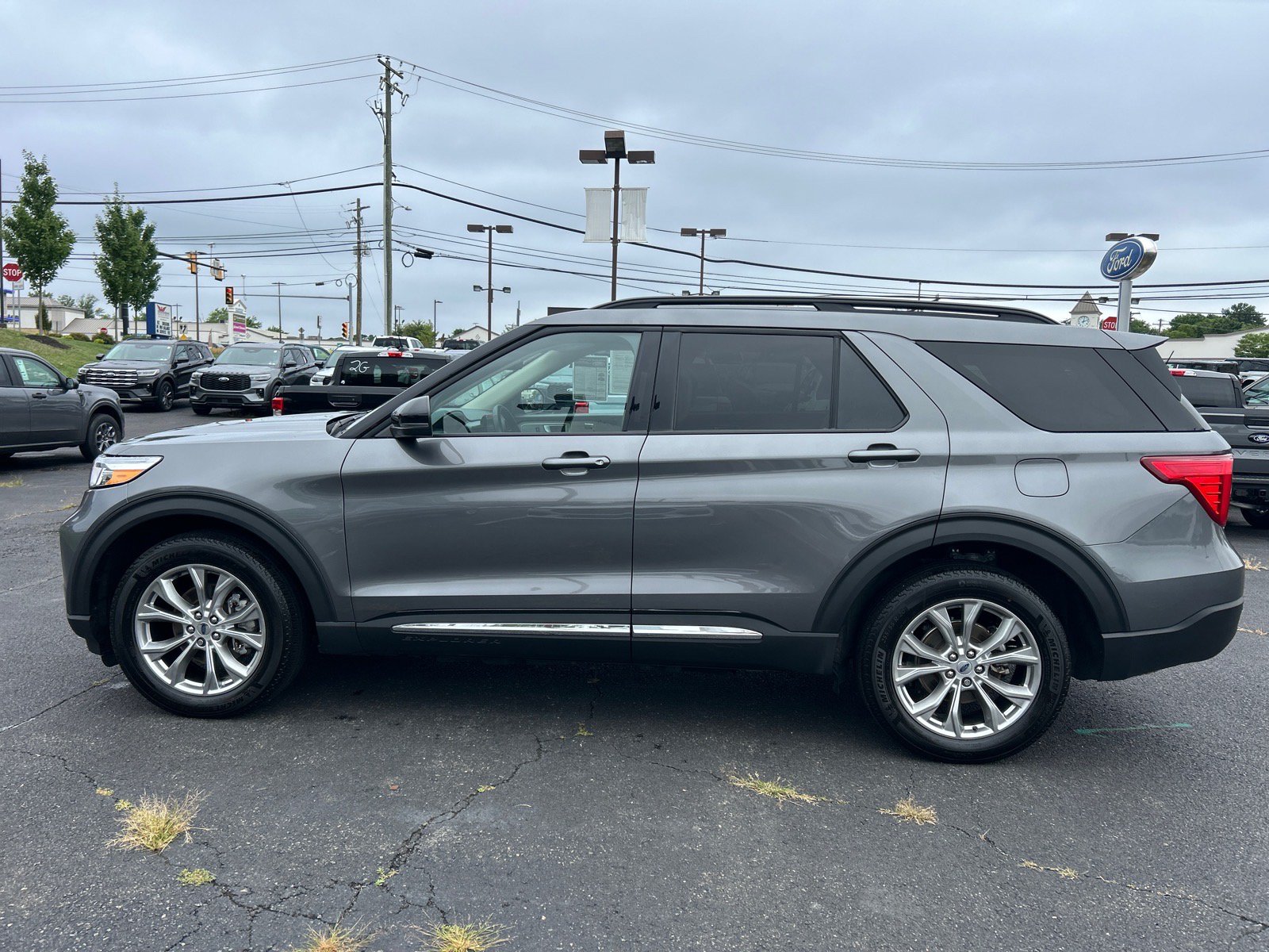 Certified 2024 Ford Explorer XLT w/ Equipment Group 202A AWD/4WD image 5