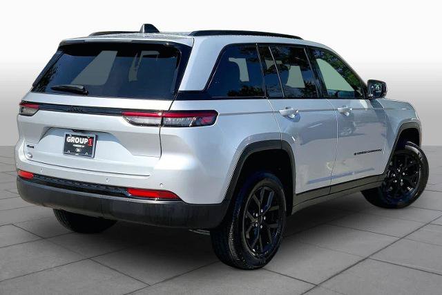 Used 2025 Jeep Grand Cherokee Altitude AWD/4WD image 13