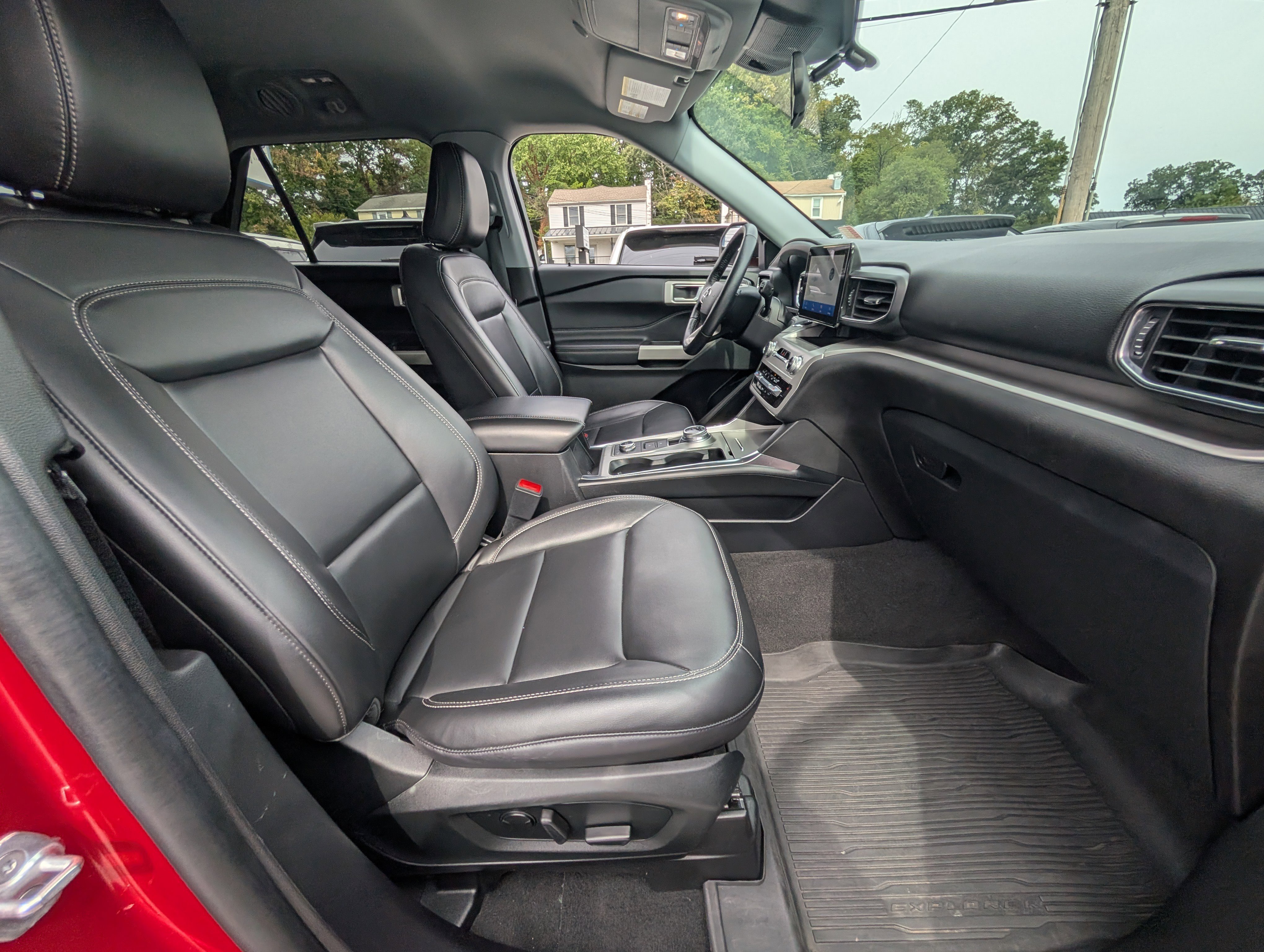 Certified 2022 Ford Explorer XLT w/ Equipment Group 202A image 12