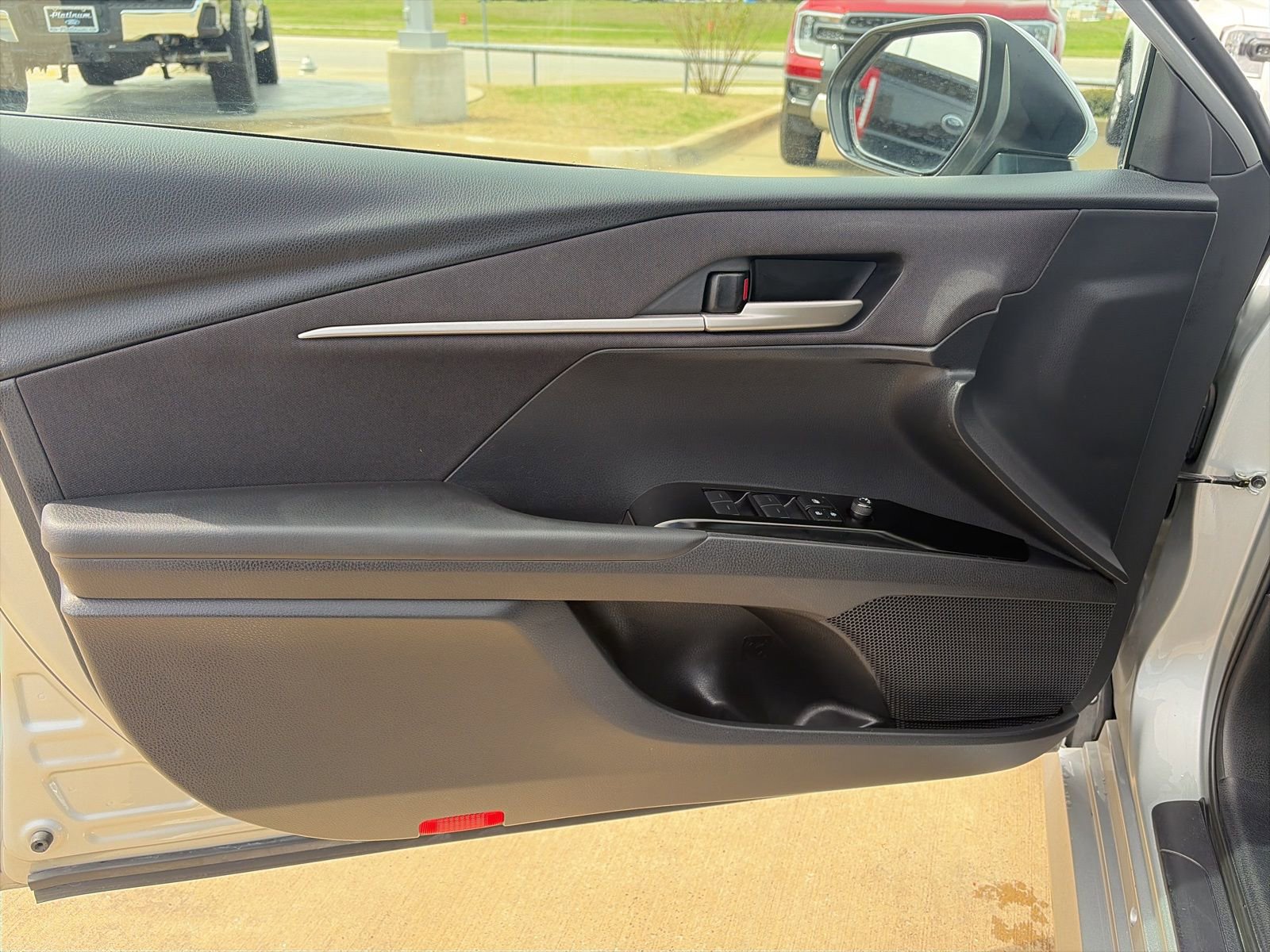 Used 2025 Toyota Camry LE FWD image 12