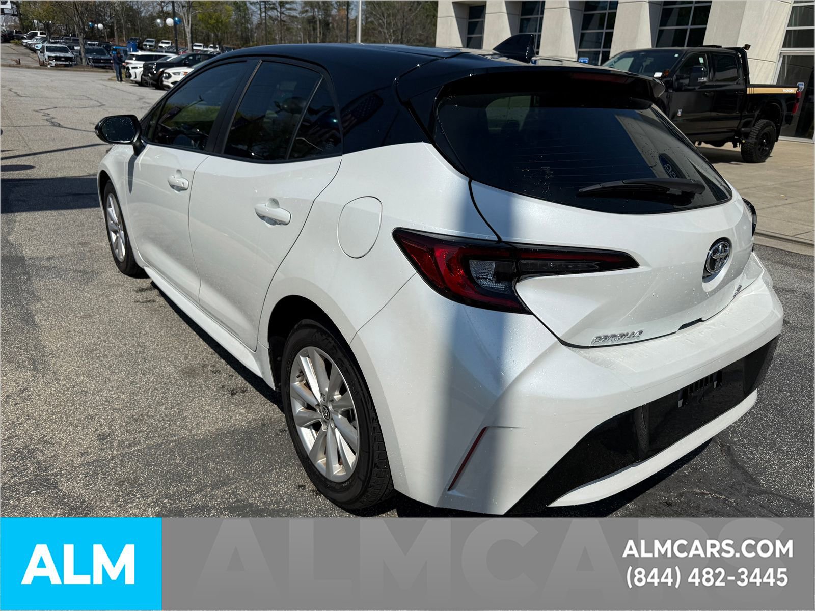 Used 2025 Toyota Corolla SE w/ SE Package image 10