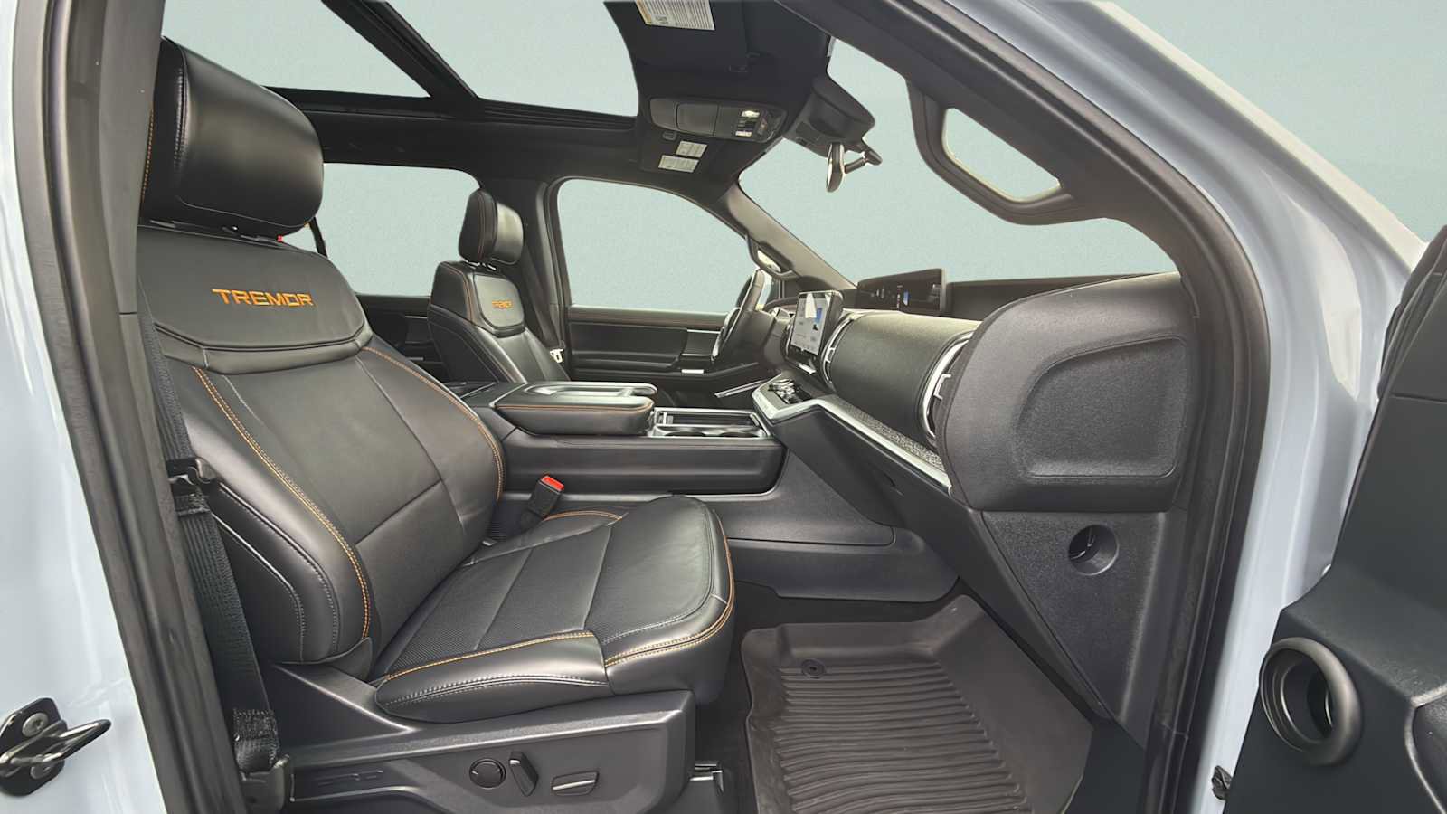 Certified 2025 Ford Expedition Tremor image 24