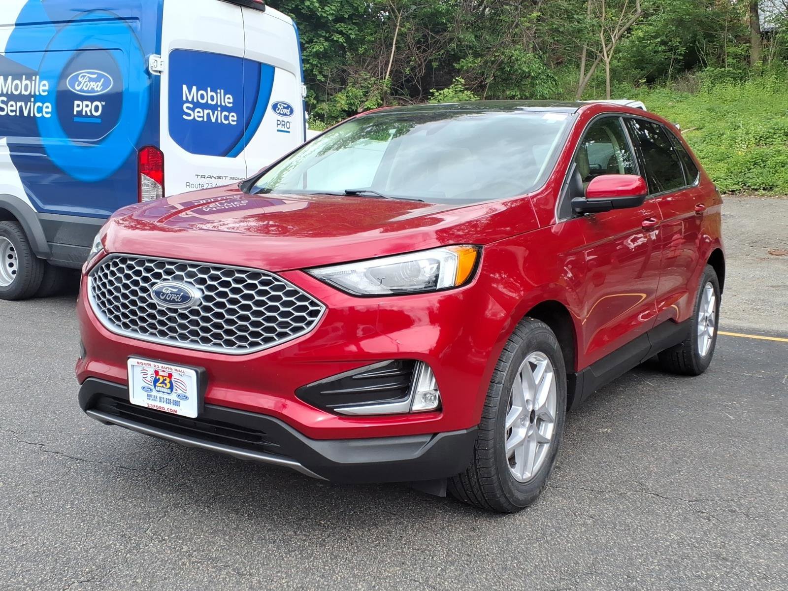 Certified 2024 Ford Edge SEL w/ Convenience Package AWD/4WD image 4