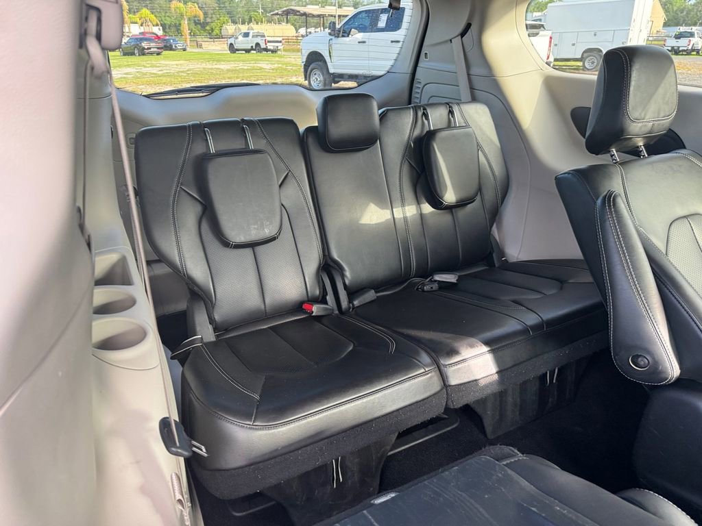 Used 2024 Chrysler Pacifica Limited FWD image 23