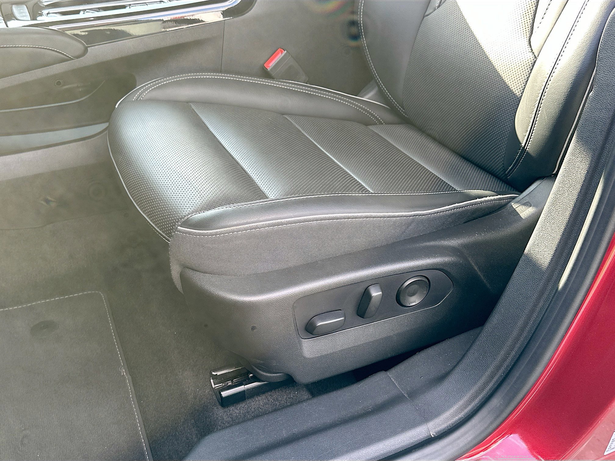 Used 2022 Buick Envision Essence w/ Safety Package image 18