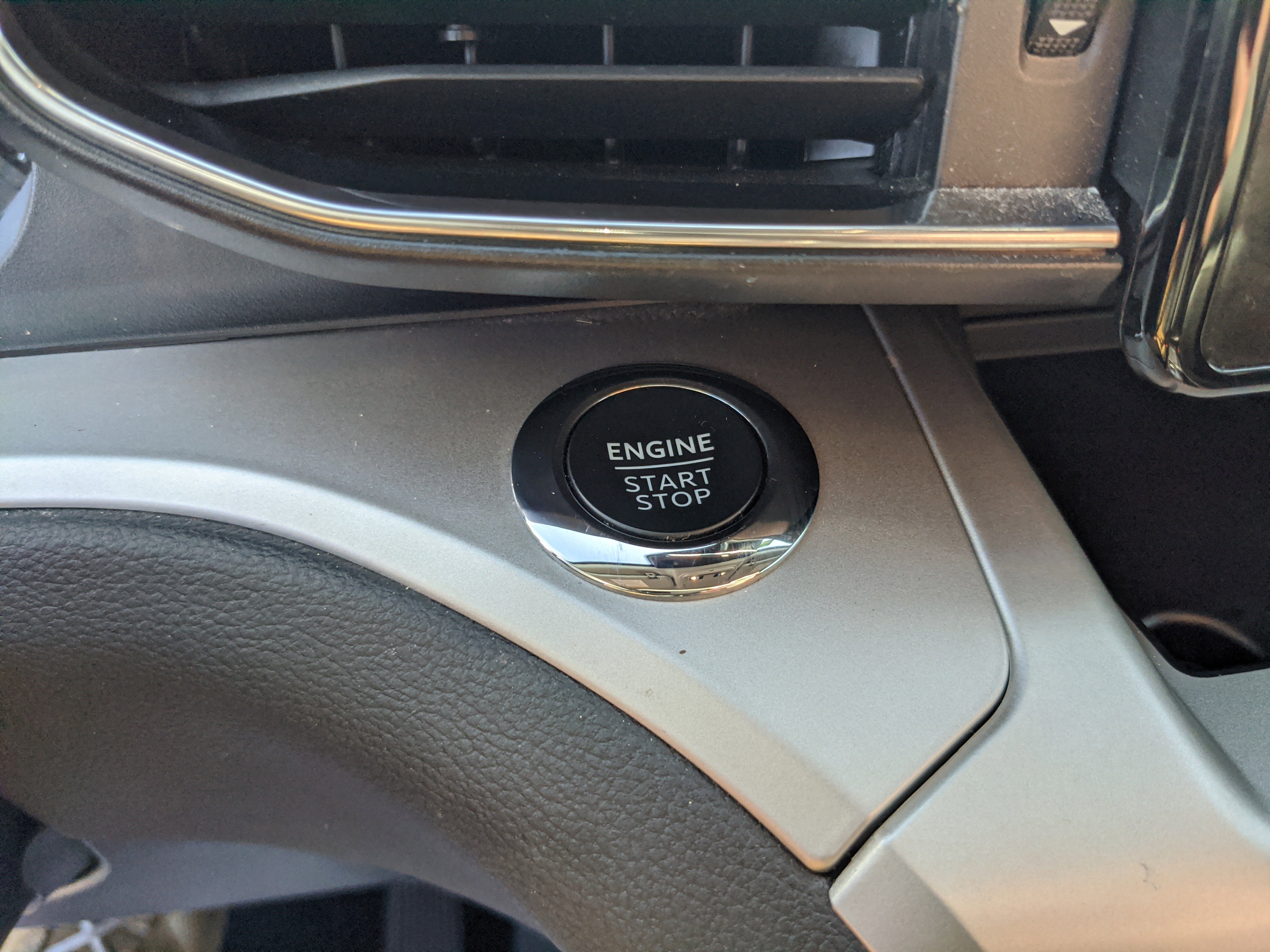 Certified 2022 Ford Explorer XLT w/ Equipment Group 202A image 28