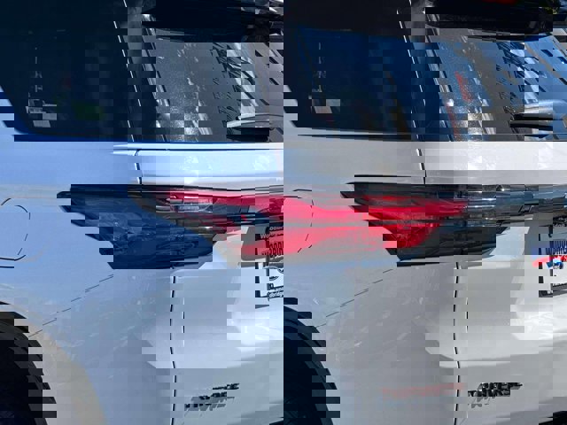 Used 2023 Chevrolet Traverse Premier w/ Redline Edition image 9